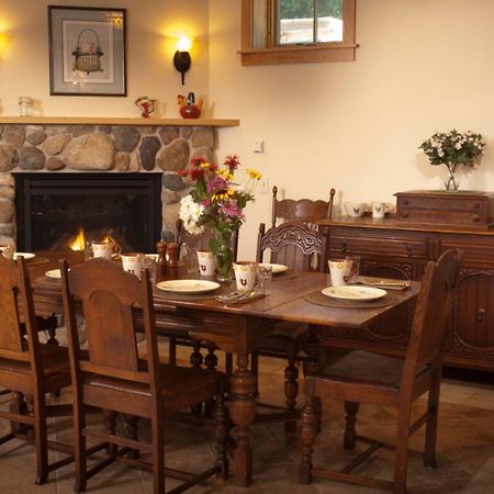 Lake Orchard Farm Retreat Sheboygan Room photo